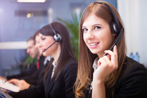 Customer Service Rep greeting a customer on the telephone