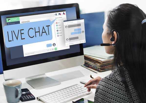 Live chat software being used by a call center agent