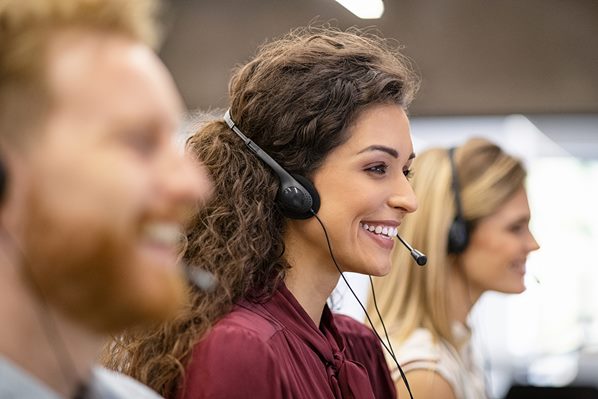 Call center agent using Avaya OneCloud CCaaS 