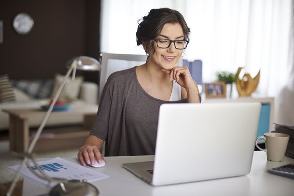 Women working on her presentation