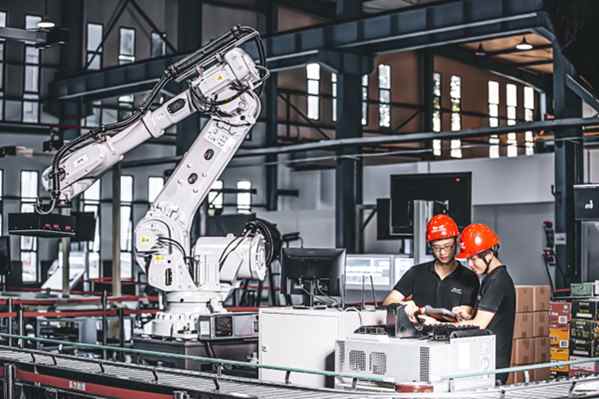 Robotic machine in manufacturing facility