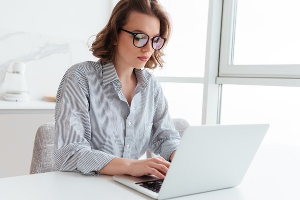 Customer service supervisor writing an email to client